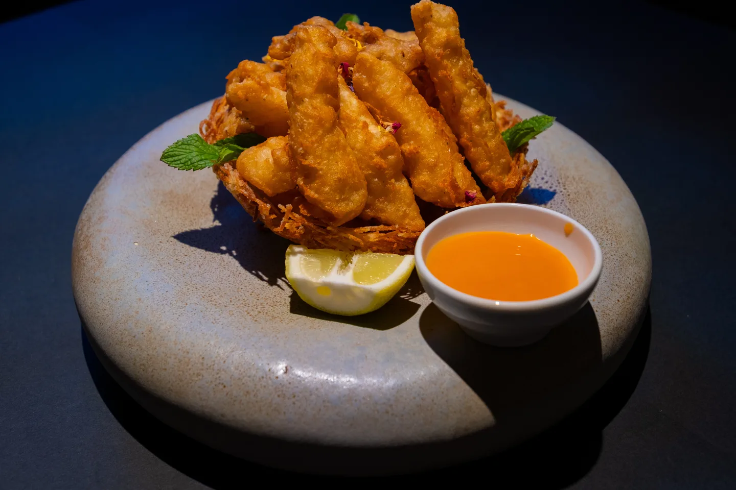 Frittura di mare mista con filetto di pangasio, calamari e gamberoni